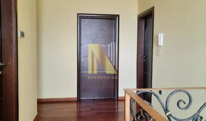 Šestosoban stan | 4zida