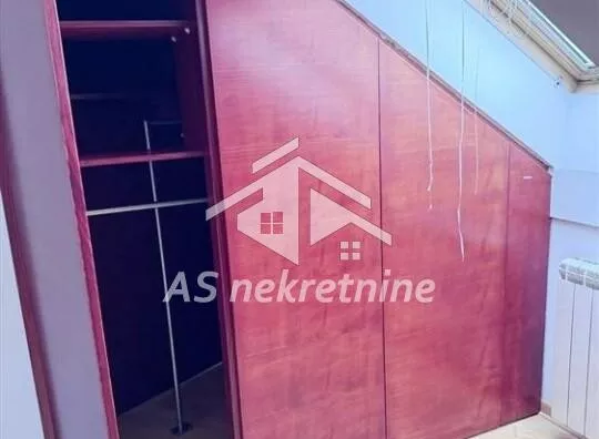 Četvoroiposoban stan | 4zida