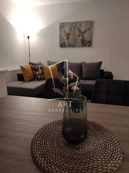 Vjekoslava Kovača | 4zida.rs