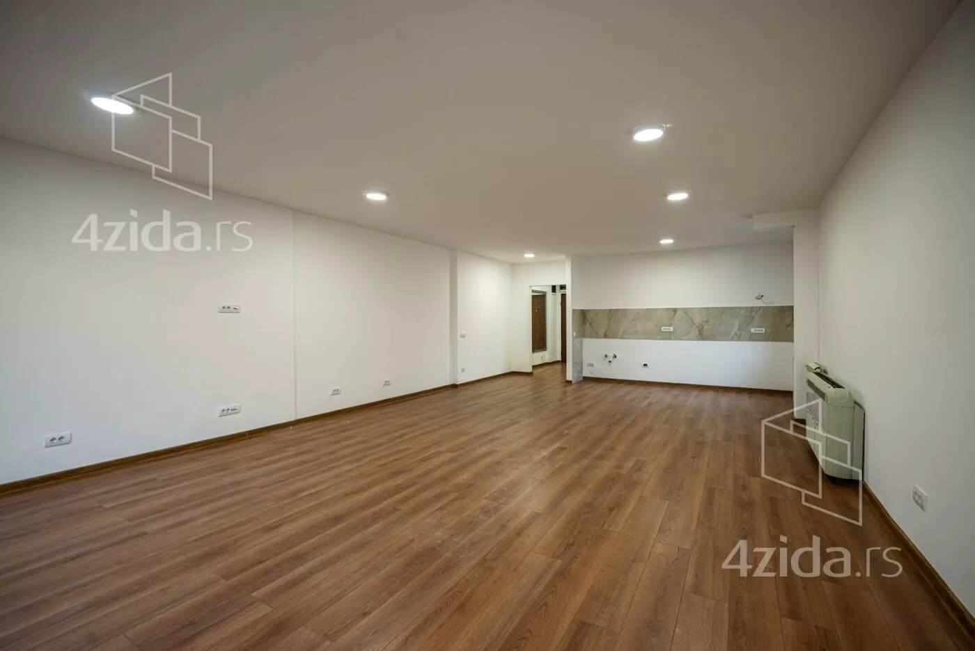 Četvoroiposoban stan | 4zida