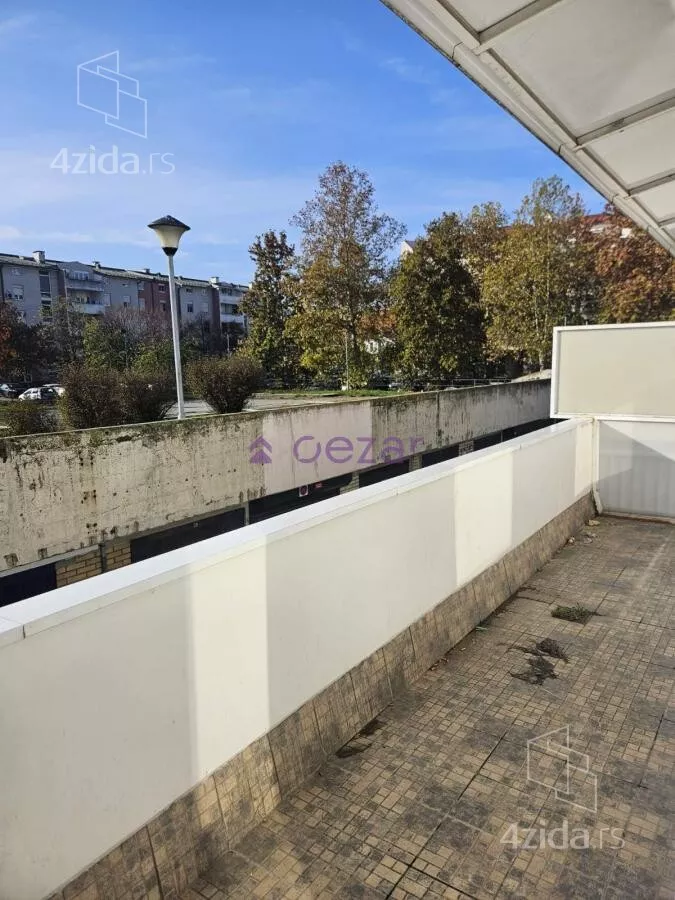 Petosoban stan | 4zida