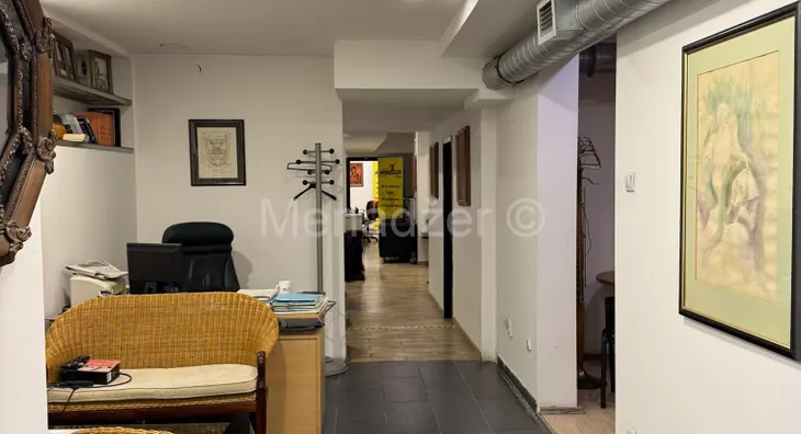 Poslovna zgrada | 4zida