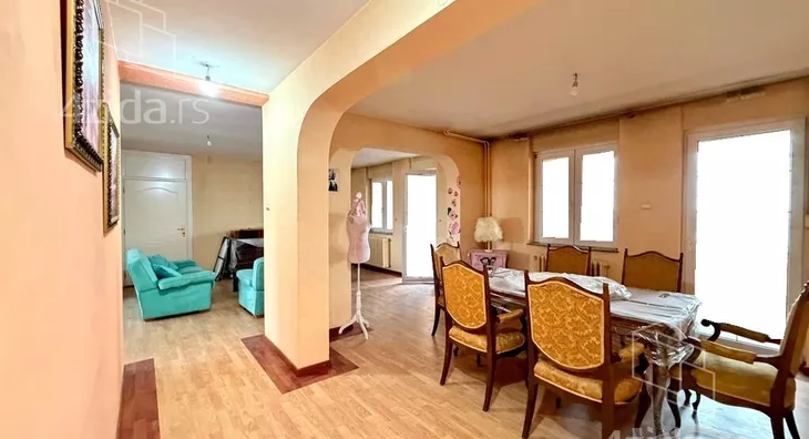 Petosoban stan | 4zida