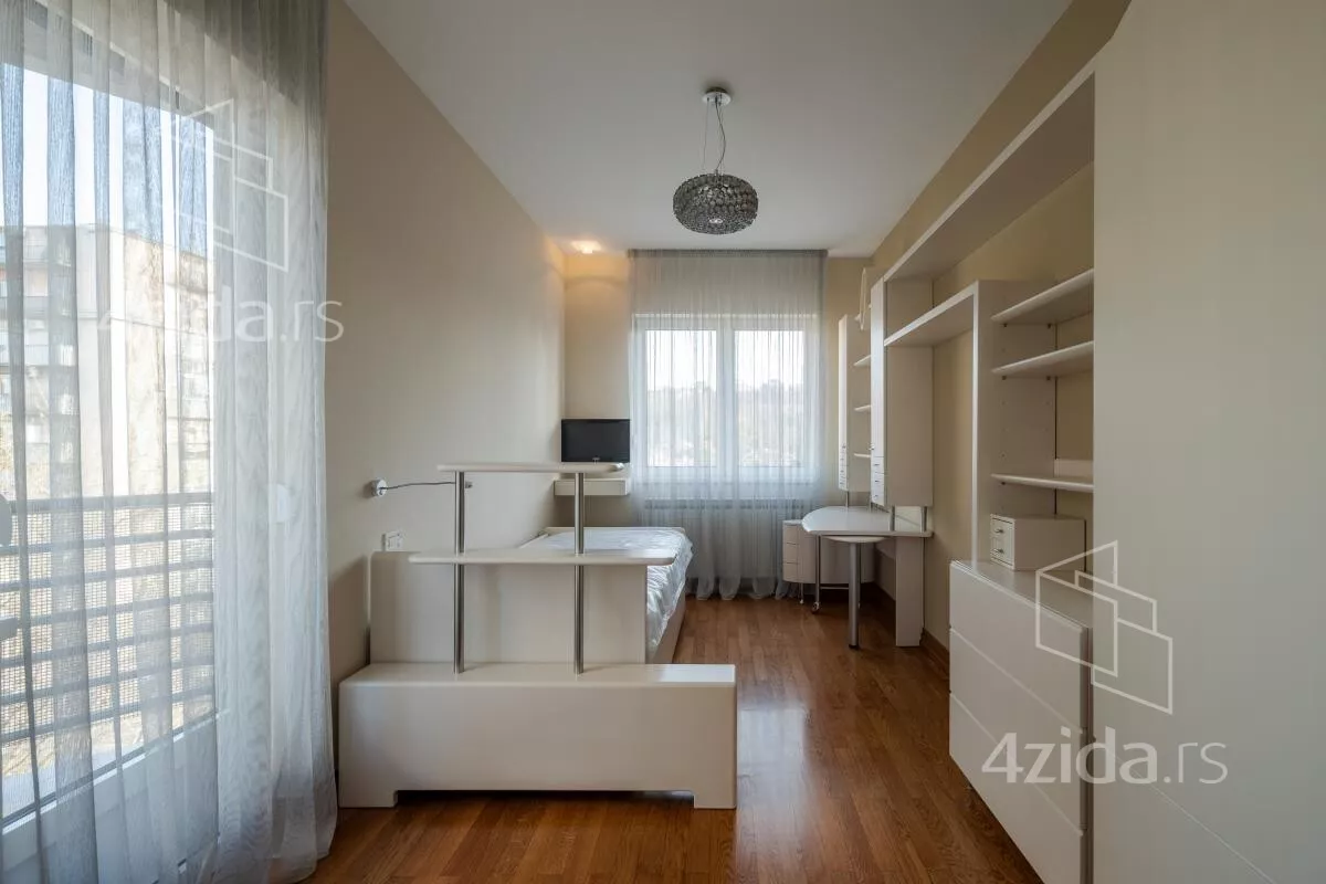 Petosoban stan | 4zida