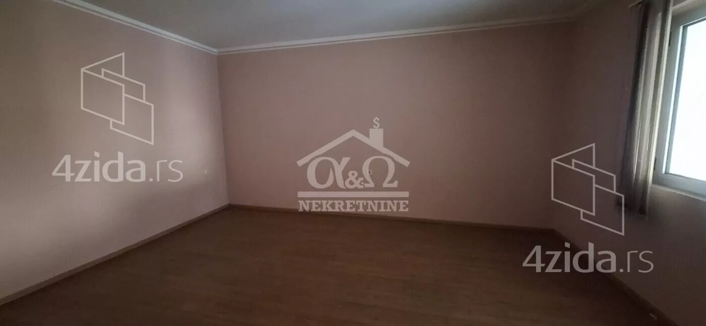 Poslovna zgrada | 4zida