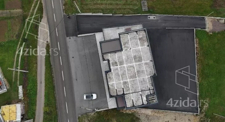 Poslovna zgrada | 4zida