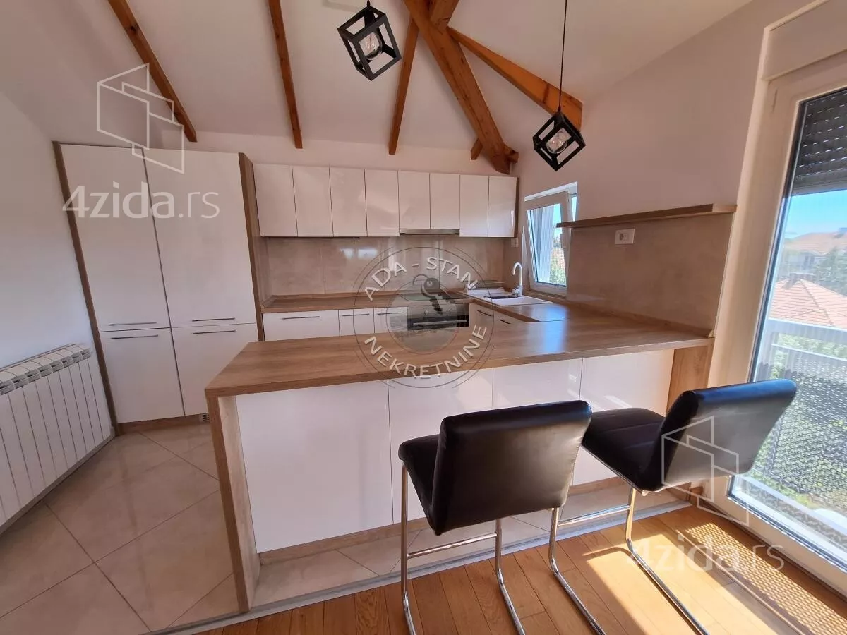 Četvoroiposoban stan | 4zida