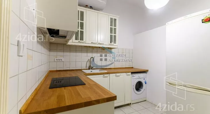 Četvoroiposoban stan | 4zida