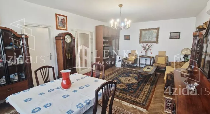 Četvoroiposoban stan | 4zida