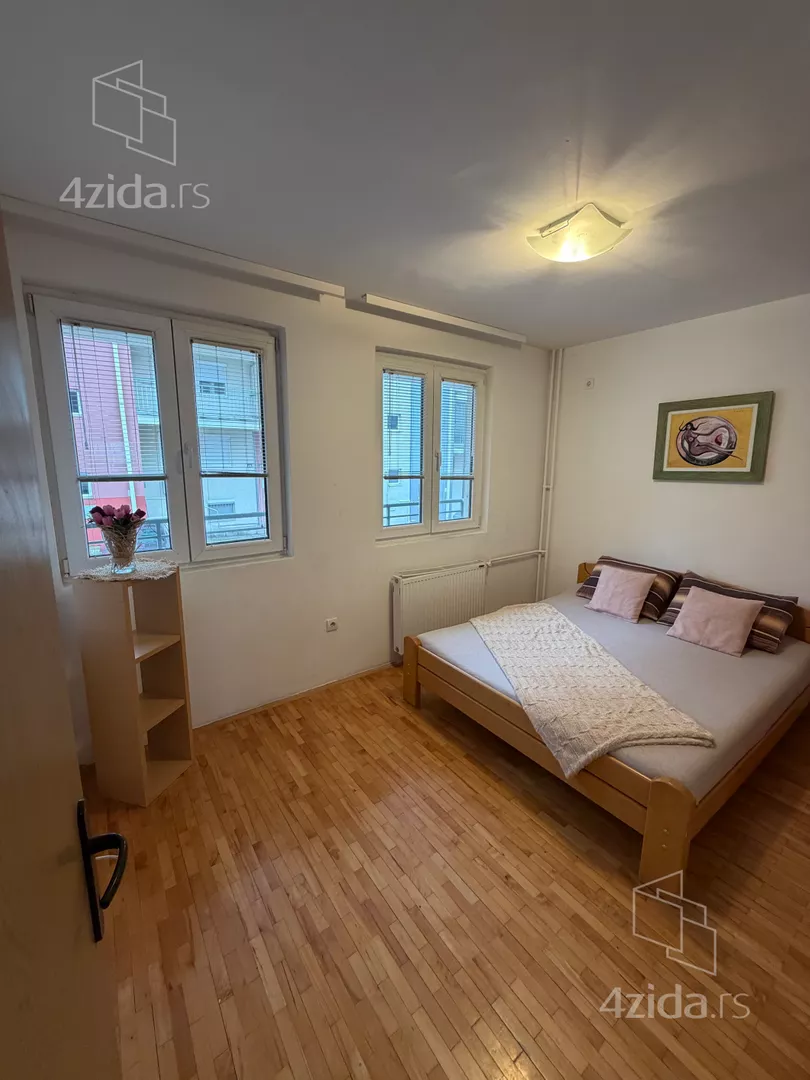 Petosoban stan | 4zida