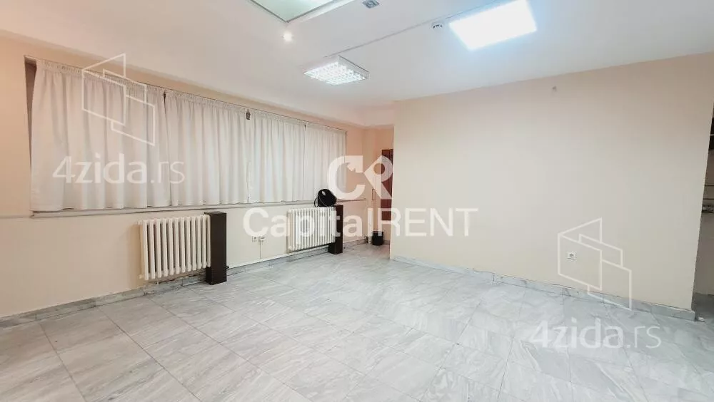 Poslovna zgrada | 4zida