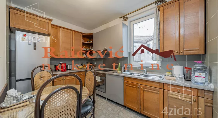 Petosoban stan | 4zida