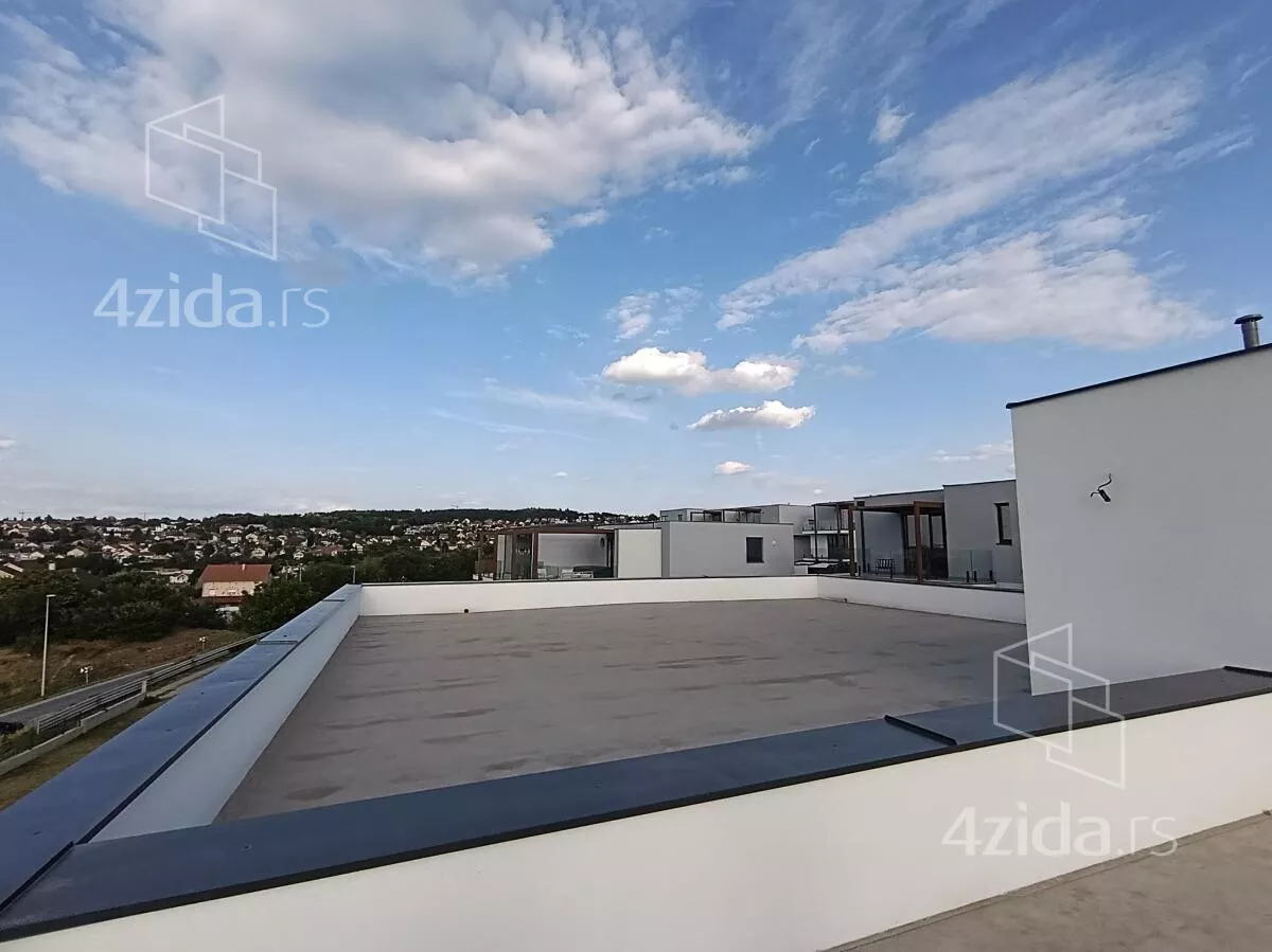 Četvoroiposoban stan | 4zida