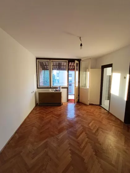 Vojna Bolnica | 4zida.rs