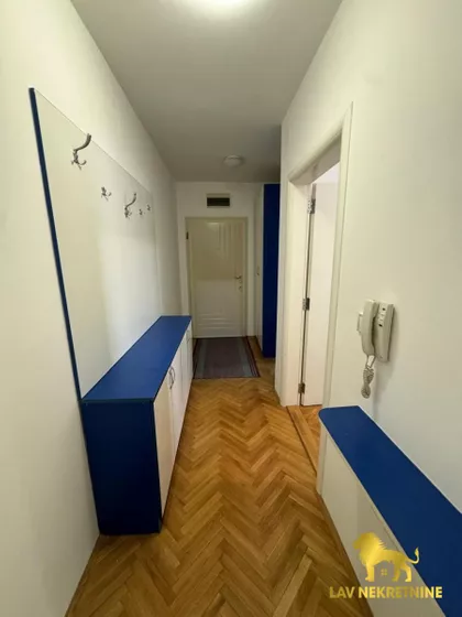 ŽELEZNIČKA | 4zida.rs