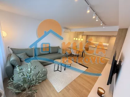 Cara Dušana | 4zida.rs