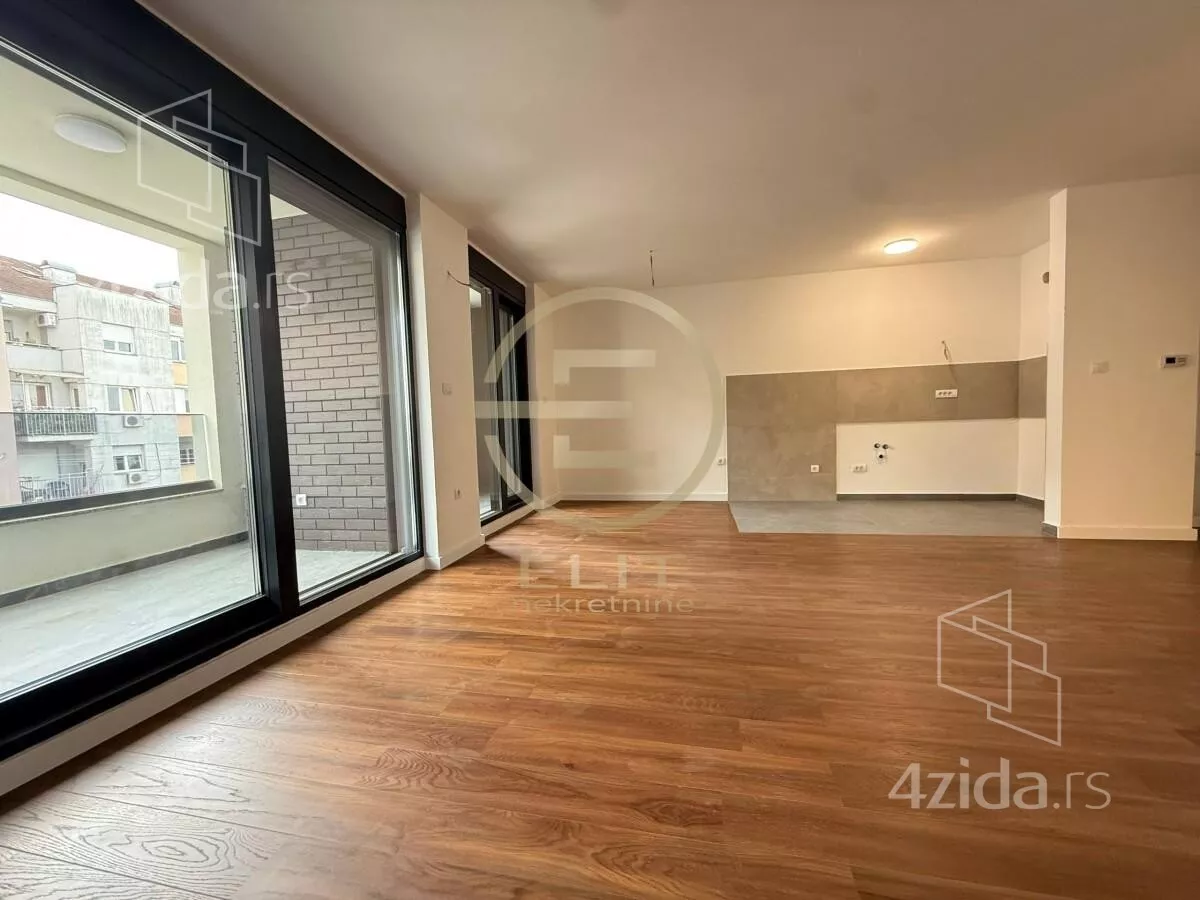 Šestosoban stan | 4zida