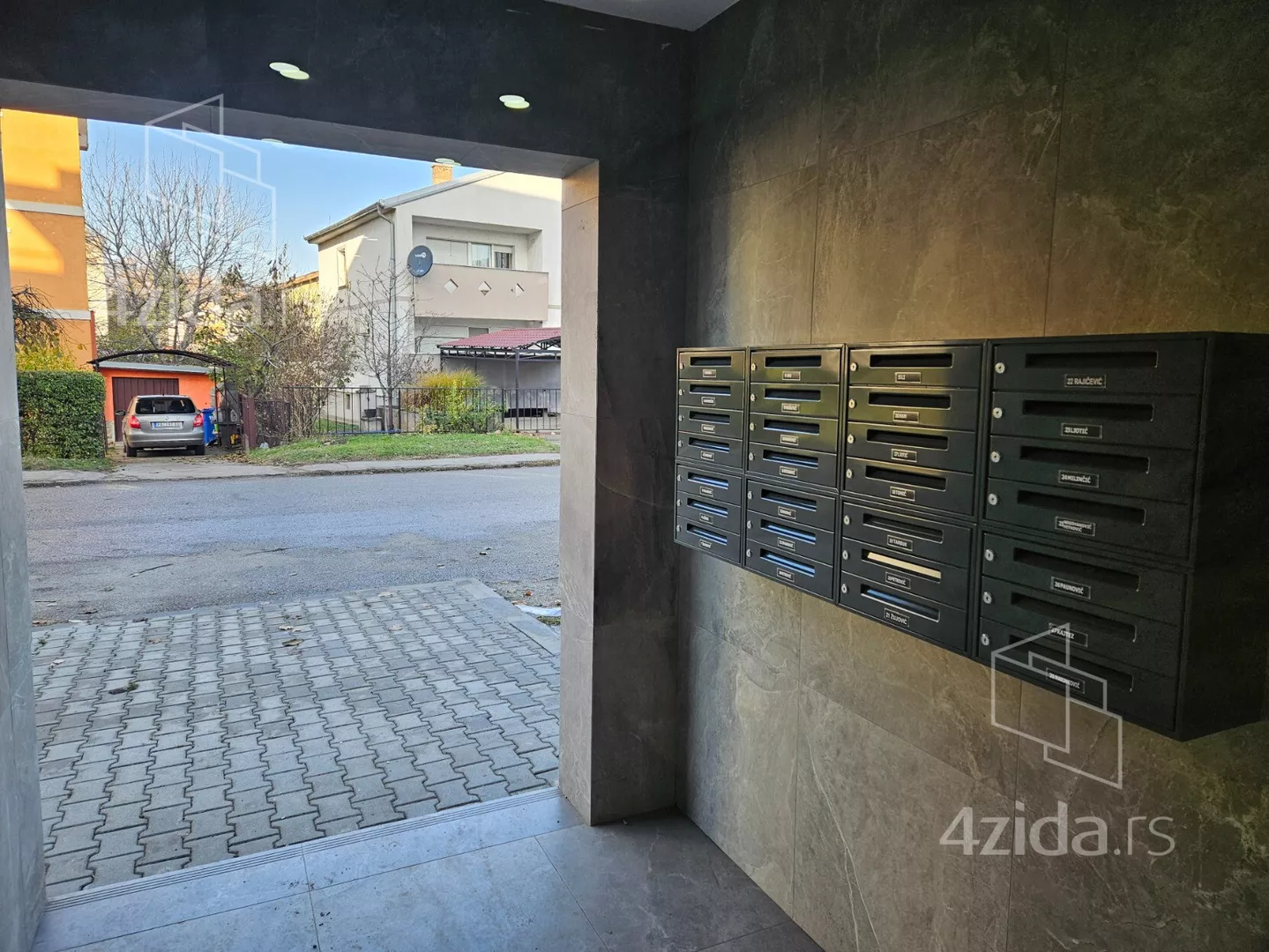 Troiposoban stan | 4zida