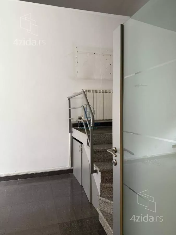 Lokal | 4zida