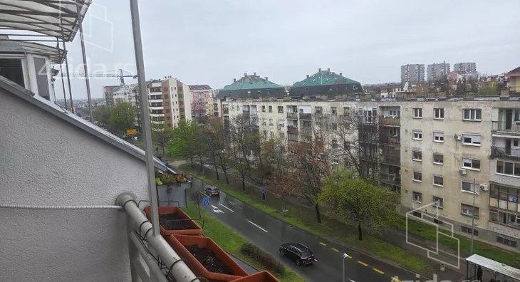 Petosoban stan | 4zida