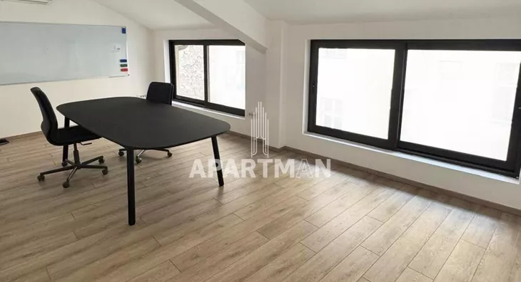 Poslovna zgrada | 4zida