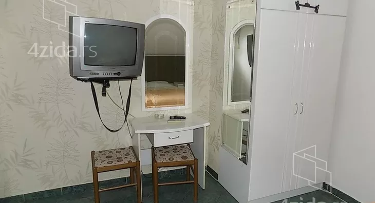 Poslovna zgrada | 4zida