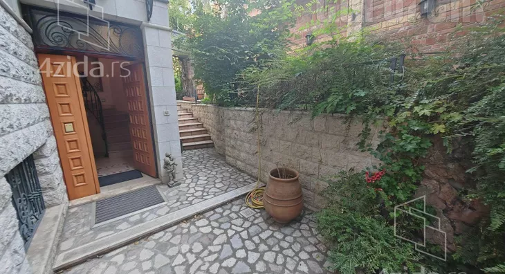 5-etažna kuća | 4zida