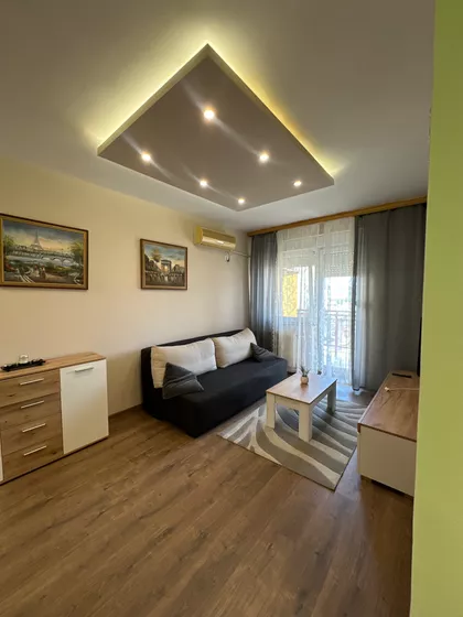 Bulevar Cara Lazara 100 | 4zida.rs