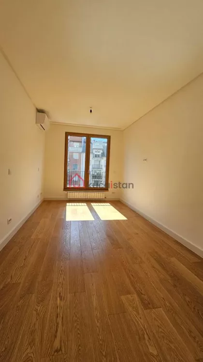 Pravni fakultet - Vračar | 4zida.rs