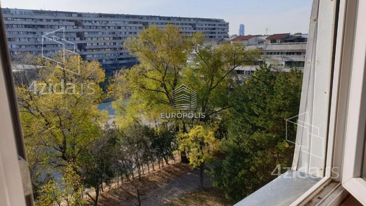 Četvoroiposoban stan | 4zida