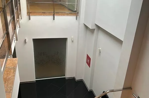 Poslovna zgrada | 4zida