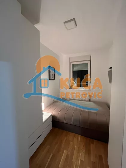 Sestre Baković | 4zida.rs