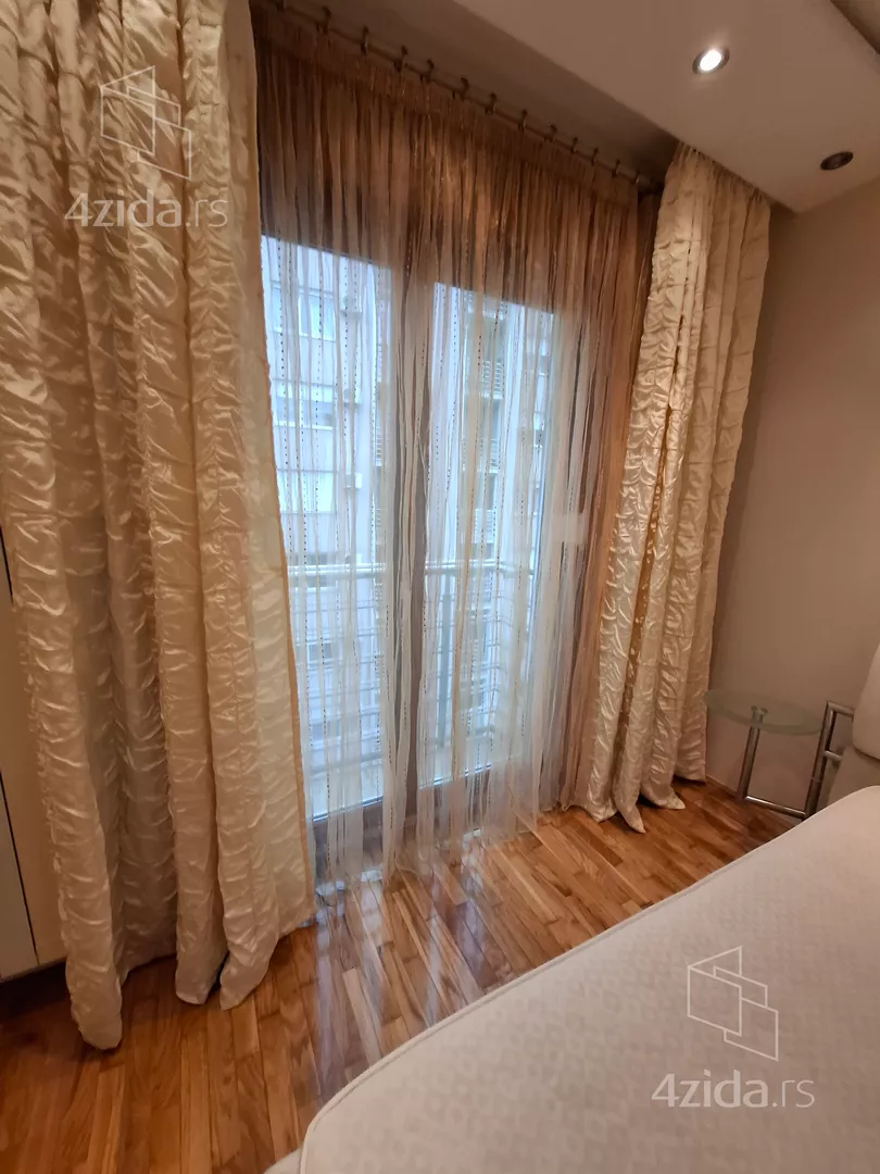 Šestosoban stan | 4zida