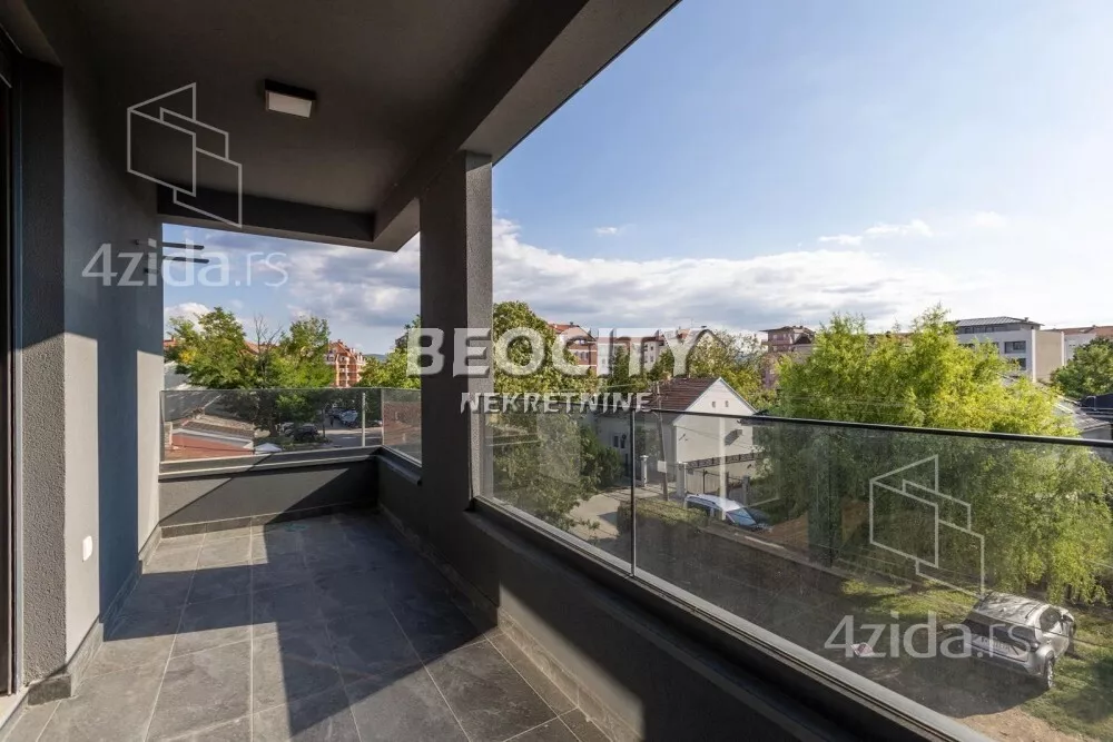 Četvoroiposoban stan | 4zida