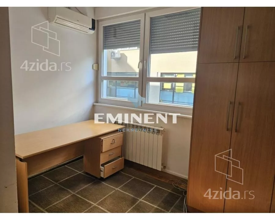 Četvoroiposoban stan | 4zida