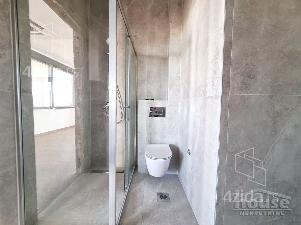 Četvoroiposoban stan | 4zida