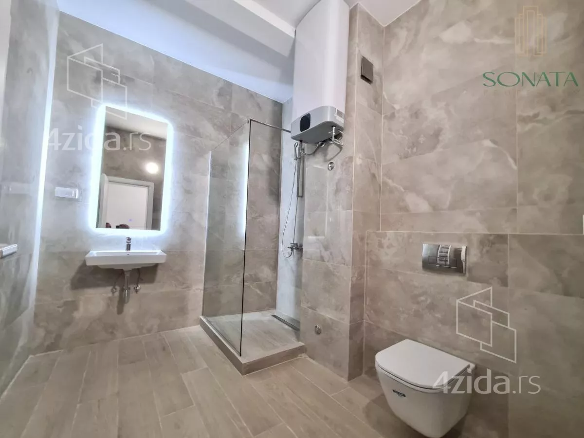 Šestosoban stan | 4zida