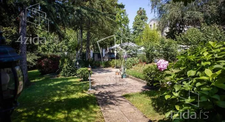 Petoiposoban stan | 4zida