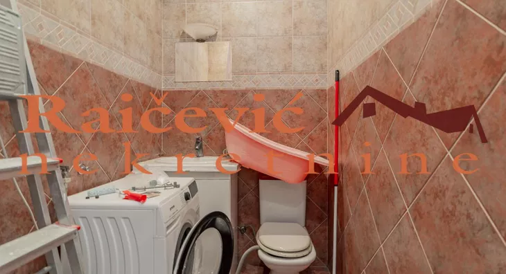 Šestosoban stan | 4zida