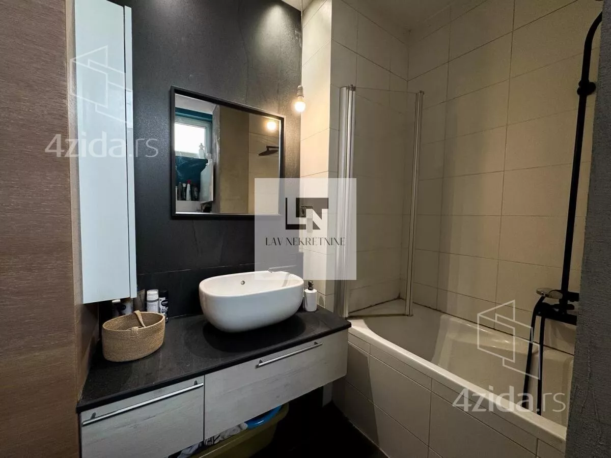 Petosoban stan | 4zida