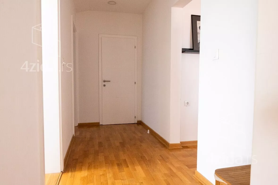 Četvoroiposoban stan | 4zida