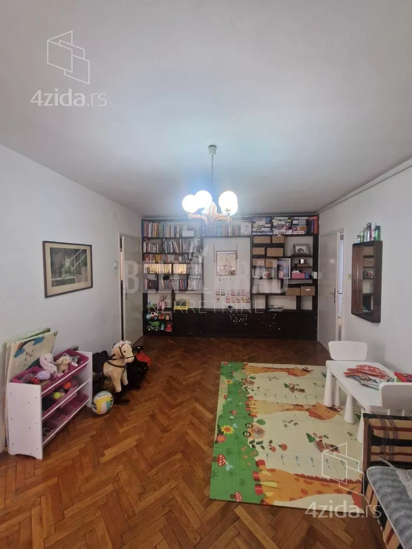 Troiposoban stan | 4zida