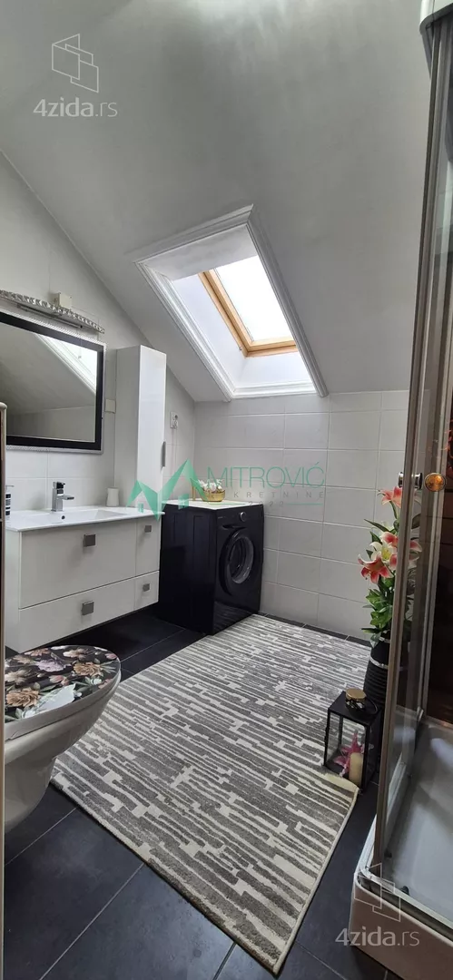 Četvoroiposoban stan | 4zida