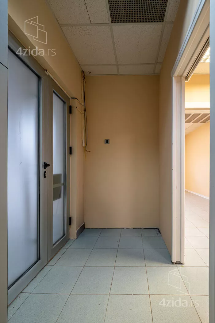 Poslovna zgrada | 4zida