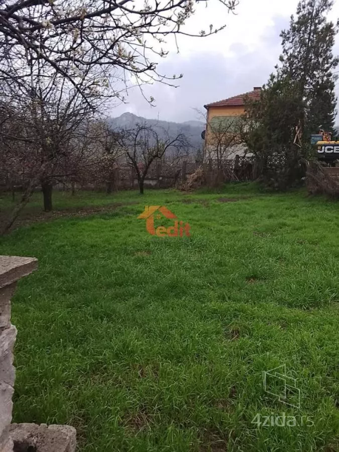 Plac | 4zida