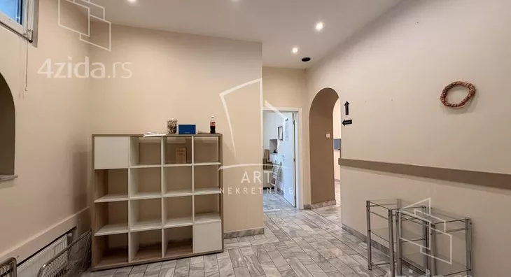 Petoiposoban stan | 4zida