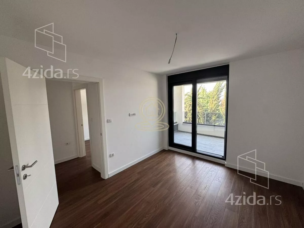 Šestosoban stan | 4zida