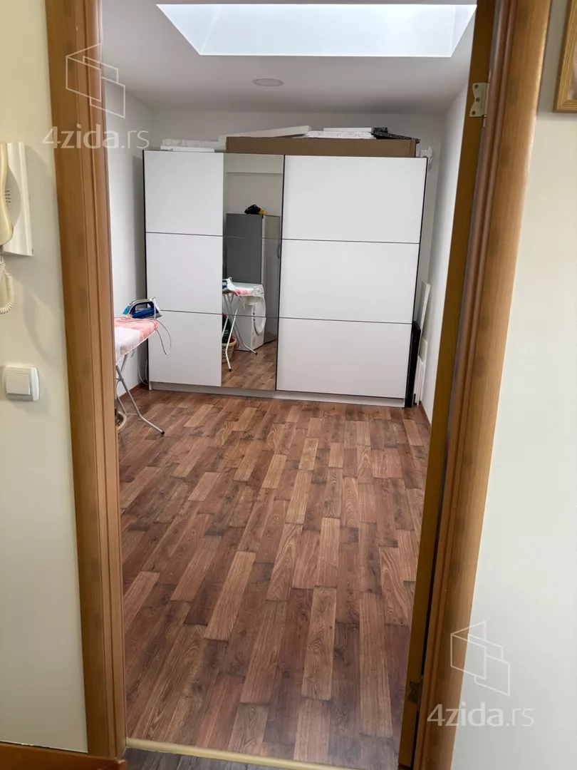 Šestosoban stan | 4zida