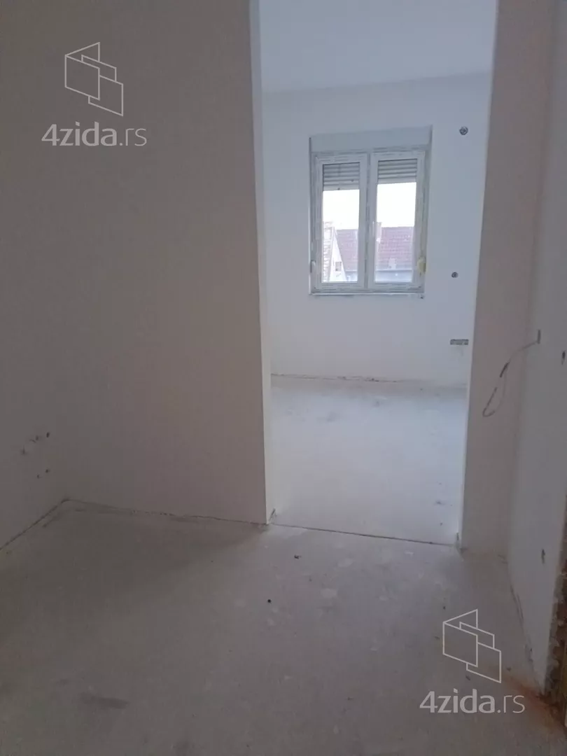 Poslovna zgrada | 4zida