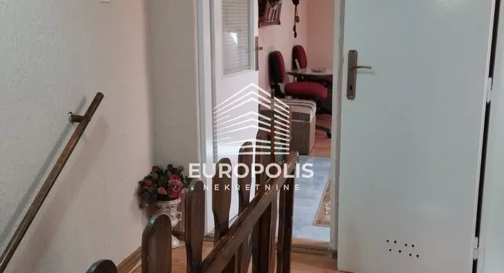 Šestosoban stan | 4zida